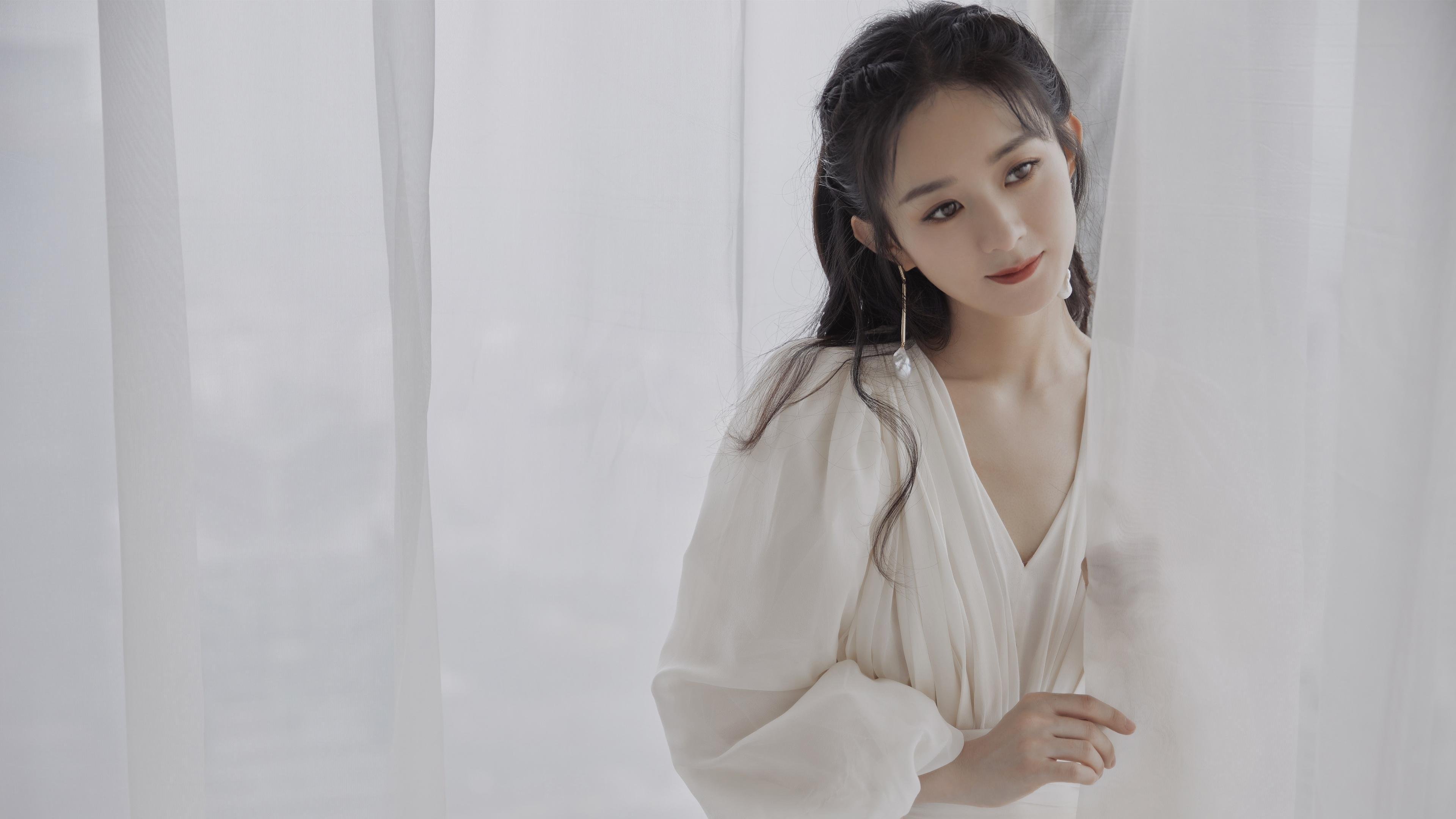 绿茵场外的德比战，伊拉克对乌拉圭的越位制霸