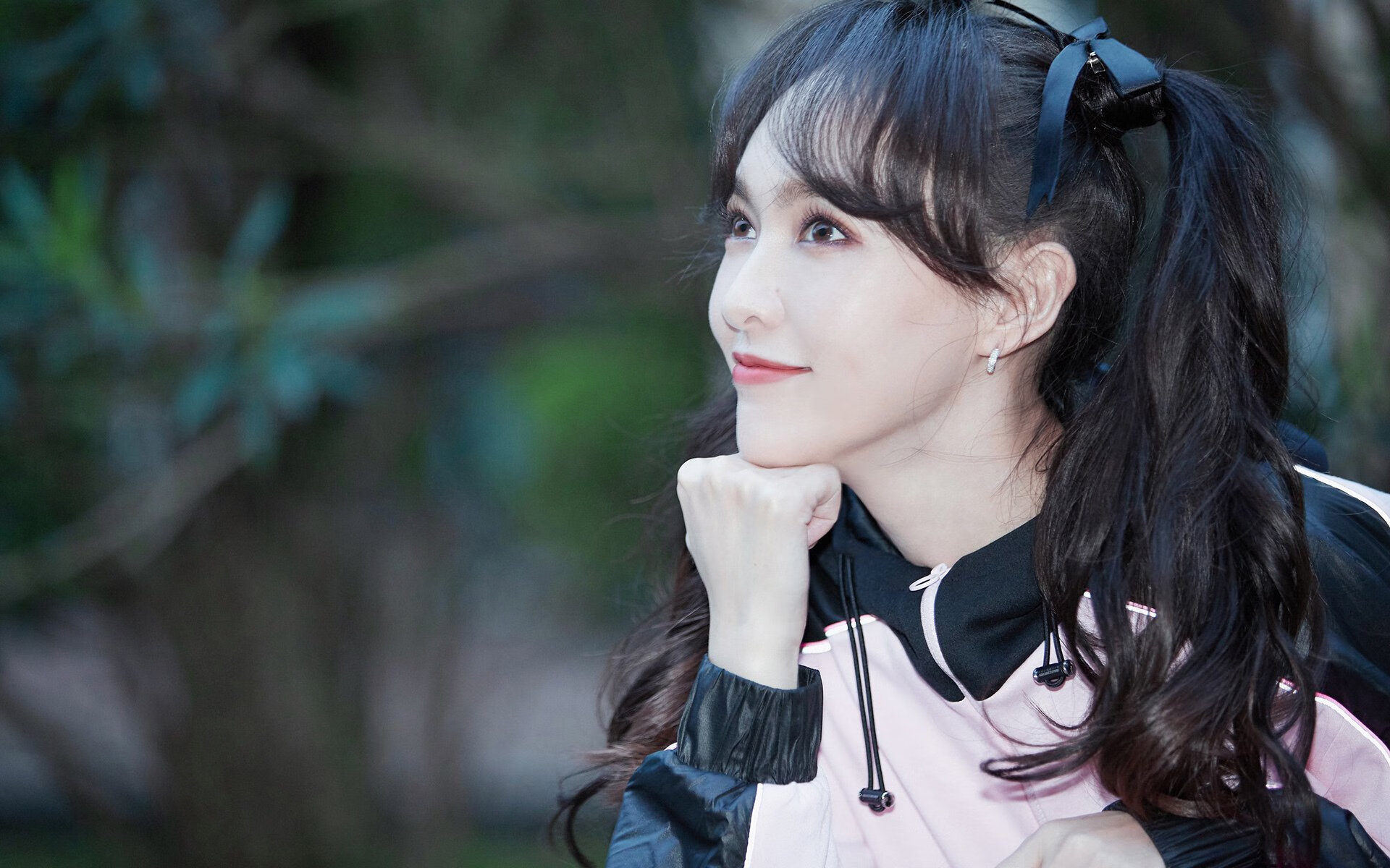 当斗牛士穿上雨林战袍,佩德里客串引爆慈善赛,哥斯达黎加传奇夜斩落皇家社会