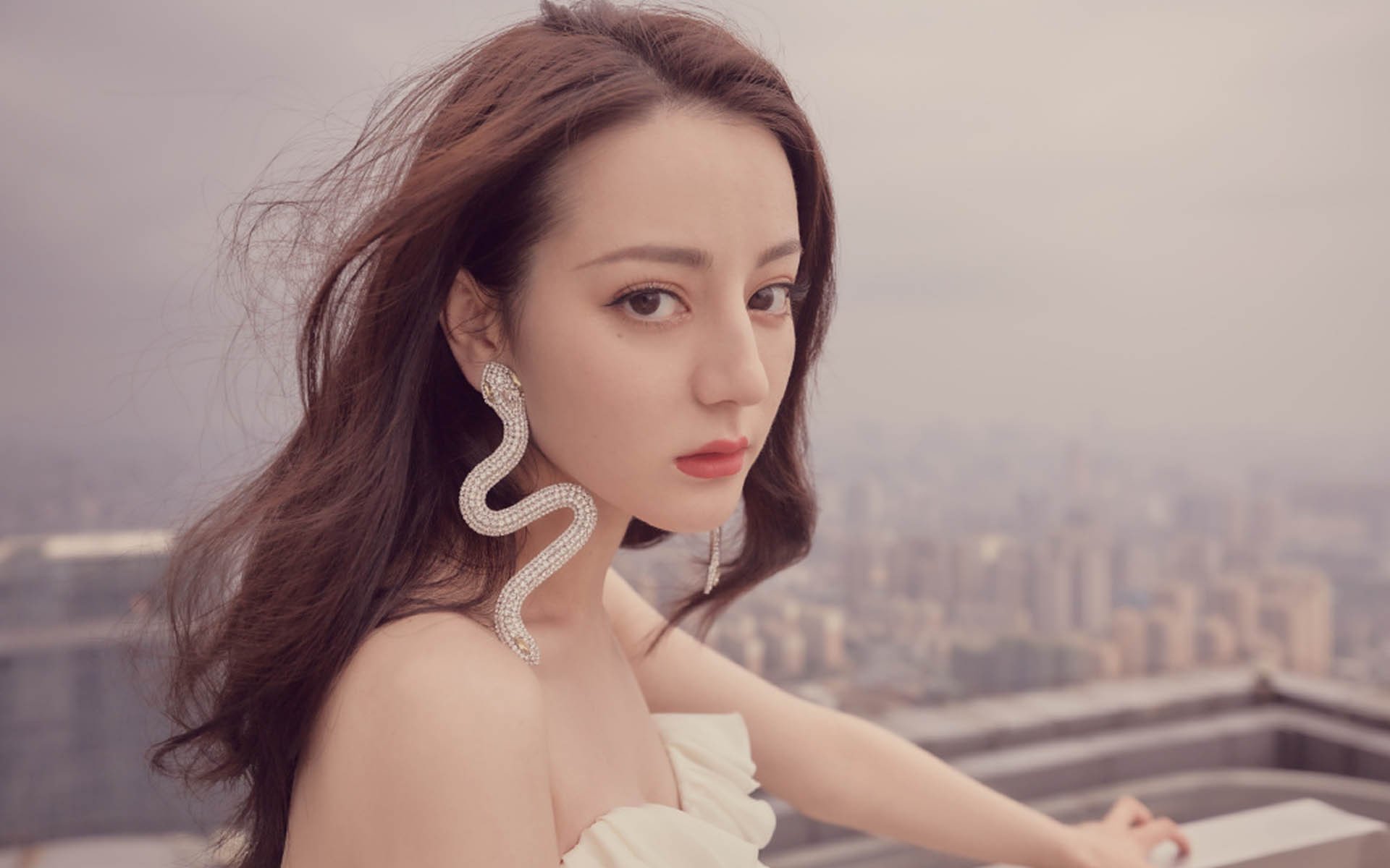 拉文最后一分钟三分绝杀,马刺逆转老鹰!绝境中他接过了权杖